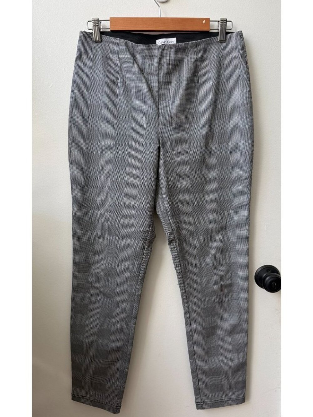 Women's Slacks ~ Calvin Klein ~ Size 10 Ankle Pants ~ Black Plaid